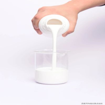 Der thermosensitive verzögerungsreaktive Diaminhärter XY 311 besteht aus aromatischem Diamin mit symmetrischer Molekularstruktur und geeigneten Guss-Polyurethansystemen mit Natriumchlorid auf Basis von TDI oder MDI